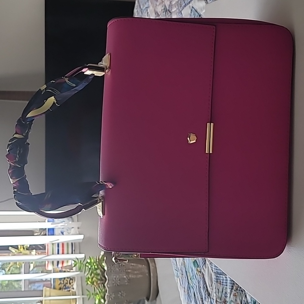 Elegant Pink Handbag - Picture 2 of 10